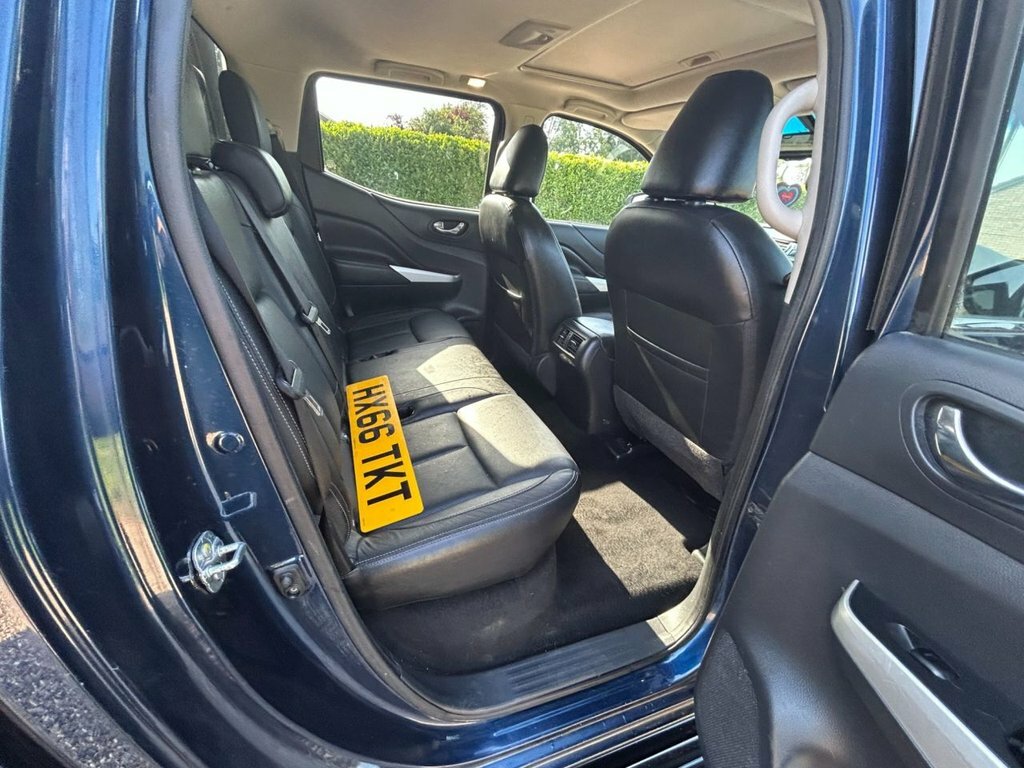 Nissan Navara Tekna Black #33