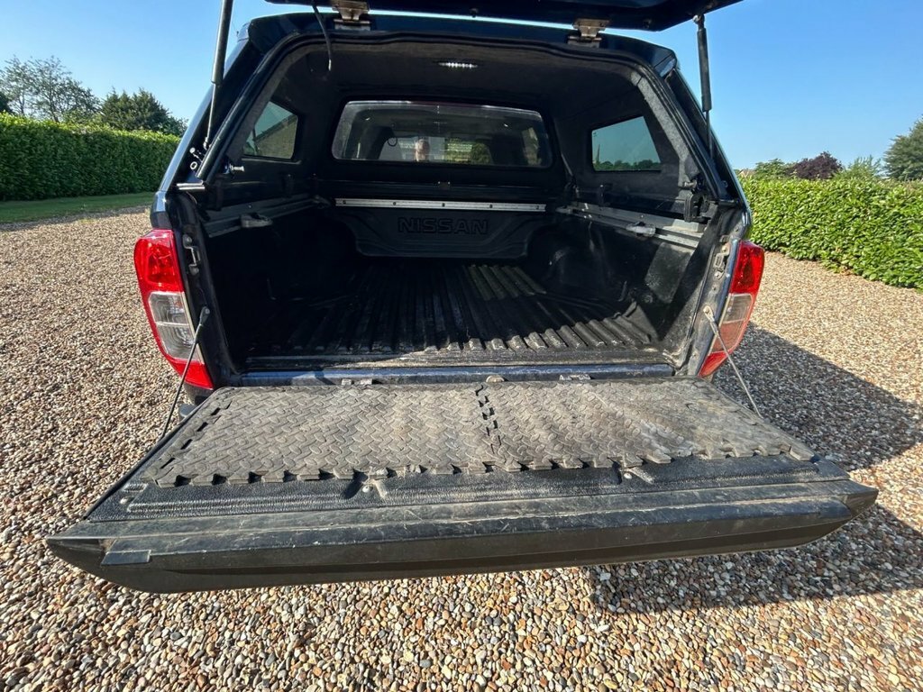 Nissan Navara Tekna Black #29