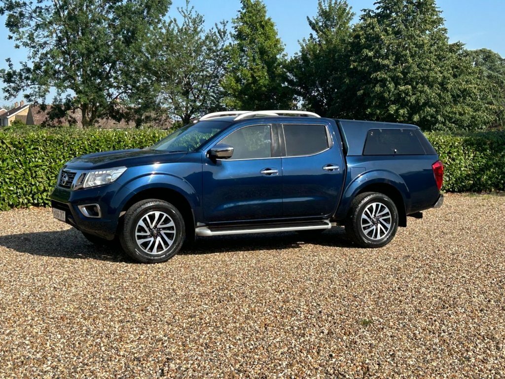 Nissan Navara Tekna Black #3