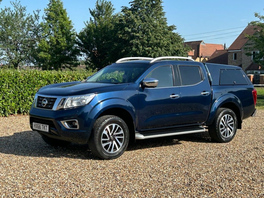 Nissan Navara Tekna Black #2