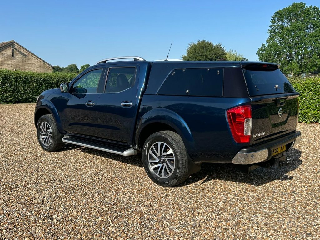 Nissan Navara Tekna Black #11
