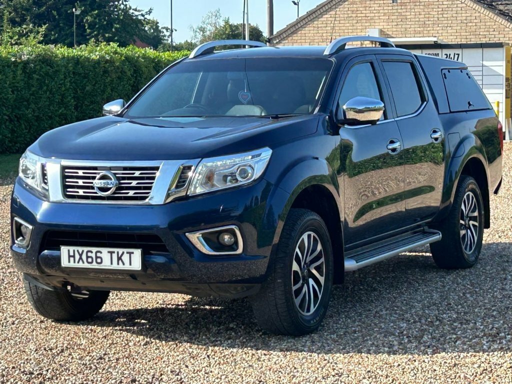 Nissan Navara Tekna Black #62