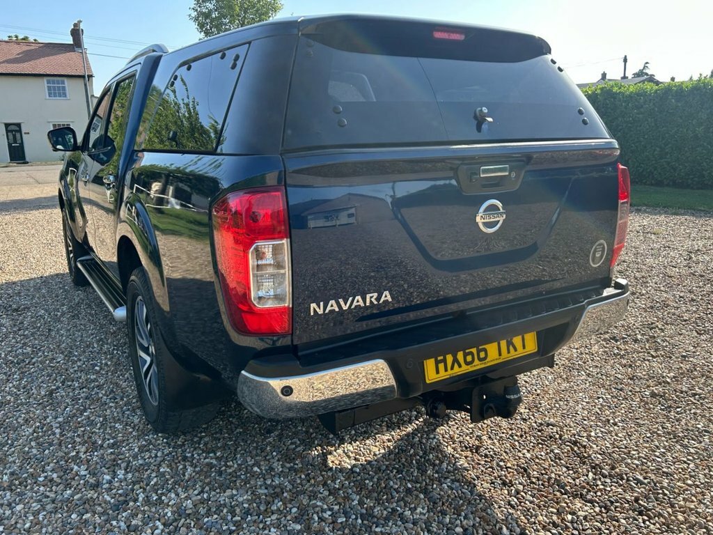 Nissan Navara Tekna Black #67