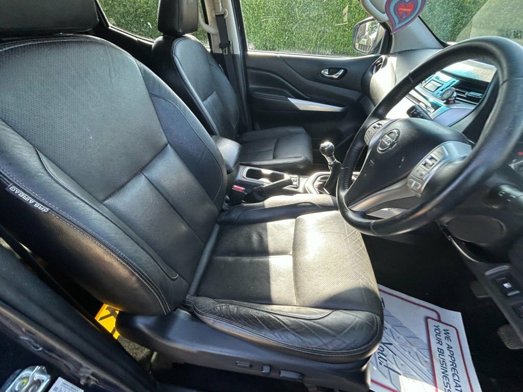 Nissan Navara Tekna Black #41