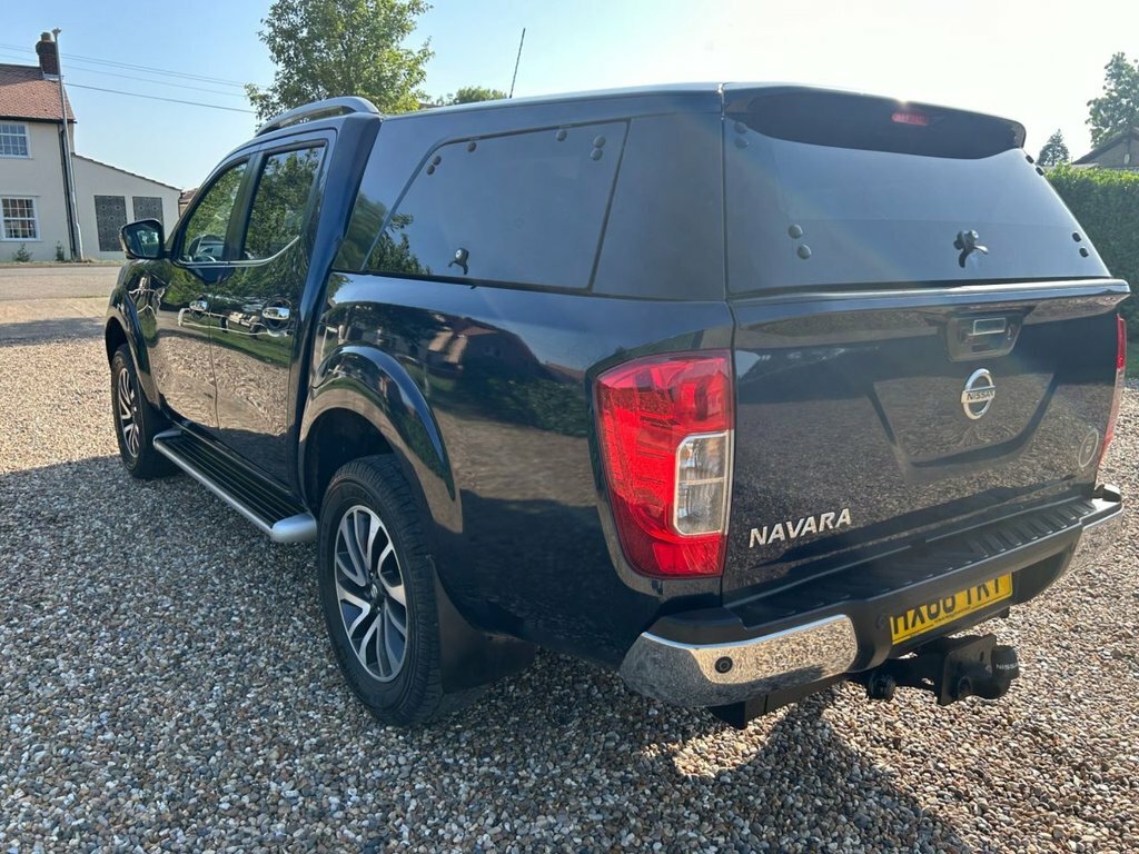 Nissan Navara Tekna Black #65