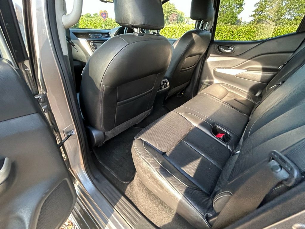 Nissan Navara Tekna Dci Black #35