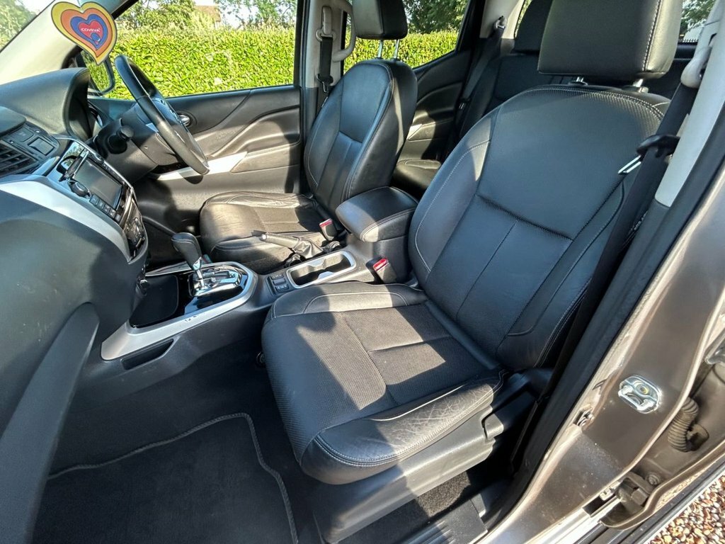 Nissan Navara Tekna Dci Black #26