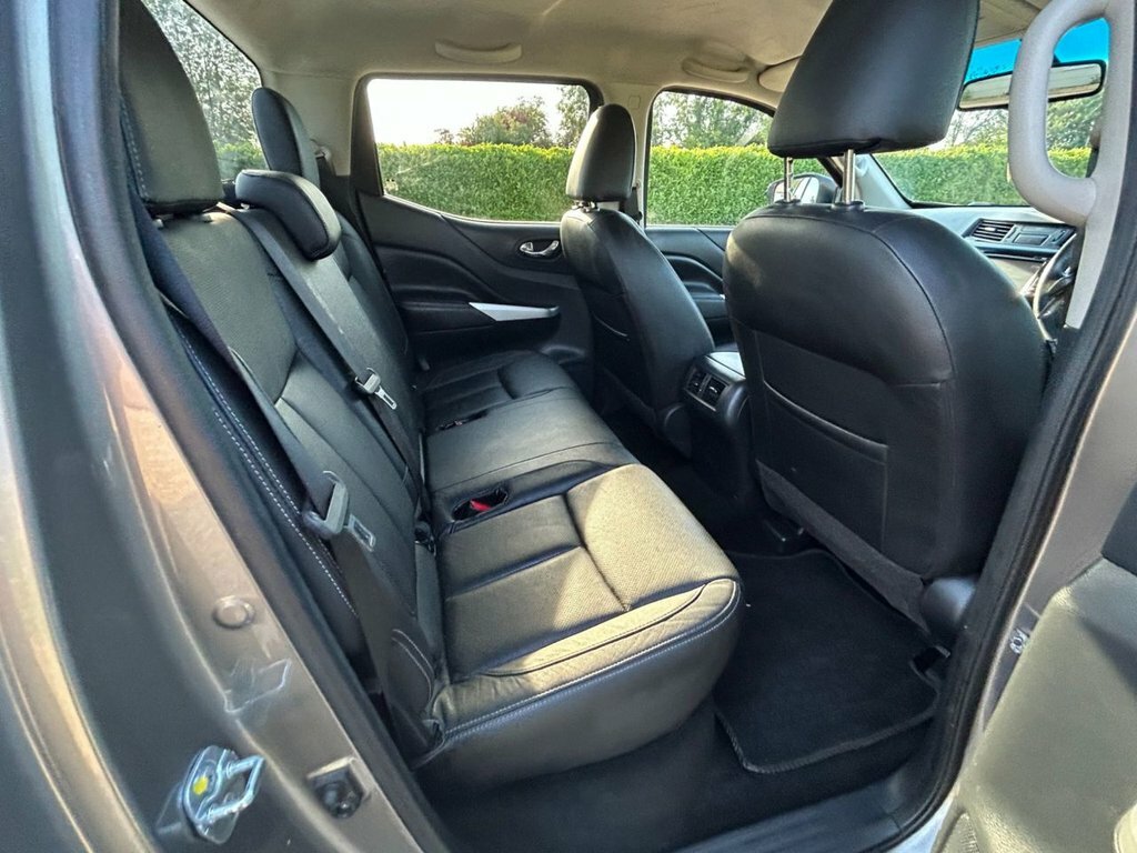 Nissan Navara Tekna Dci Black #40