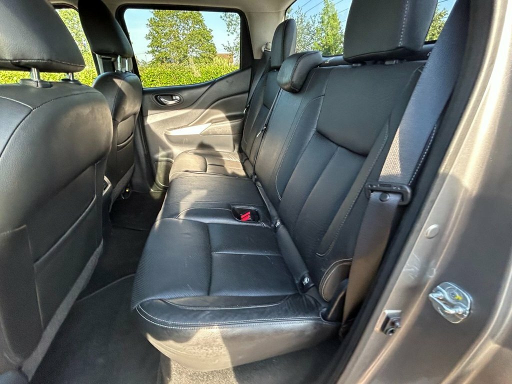 Nissan Navara Tekna Dci Black #32