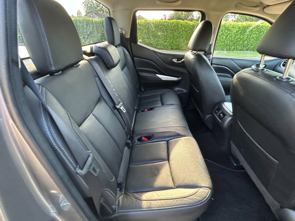 Nissan Navara Tekna Dci Black #42