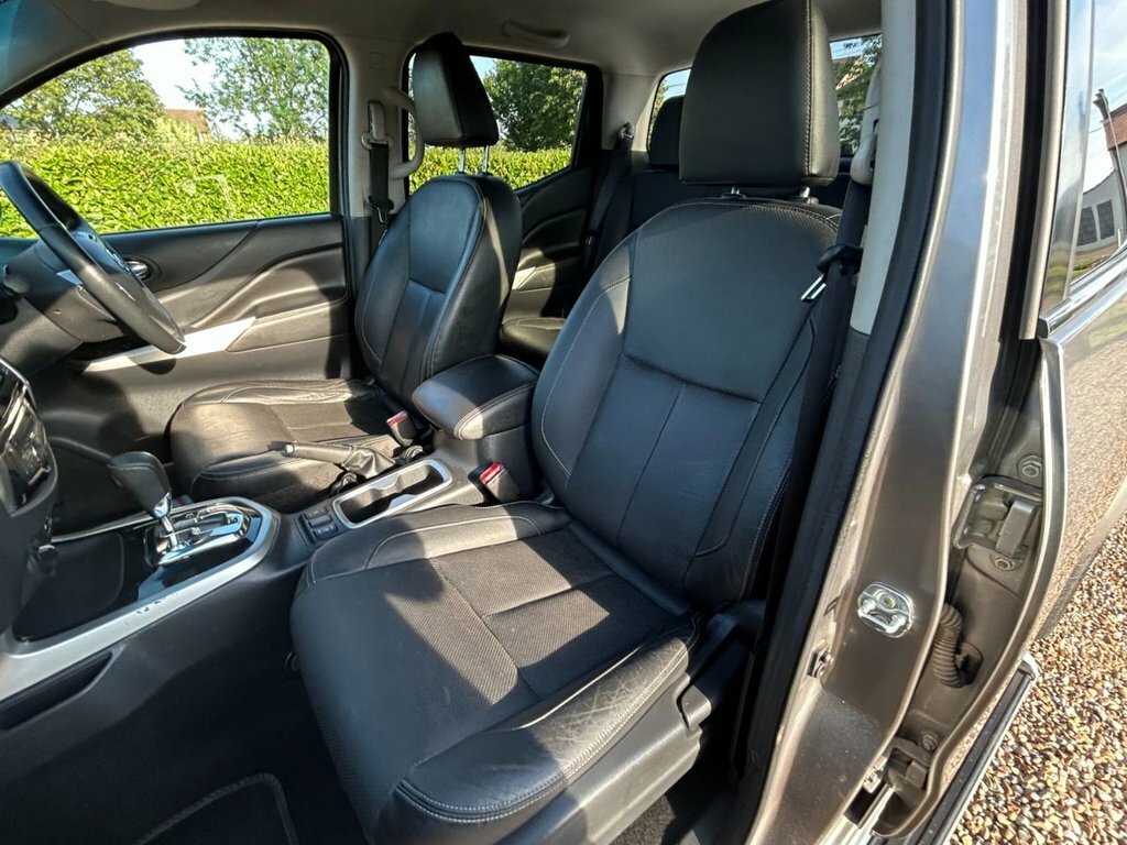 Nissan Navara Tekna Dci Black #25