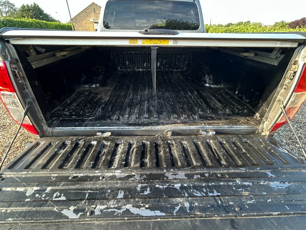 Nissan Navara Tekna Dci Black #38