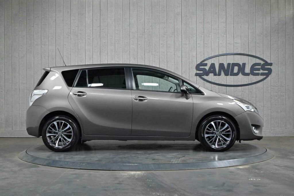 Toyota Verso Design Brown #5