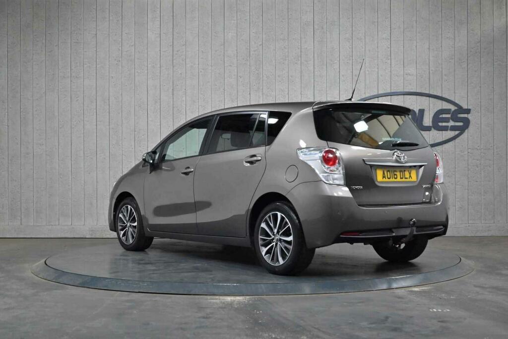 Toyota Verso Design Brown #3