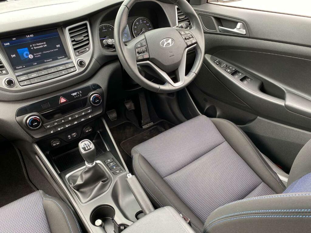 Hyundai Tucson 1.7 Crdi Blue Drive Se Nav Euro 6 Ss SE17ORT White #2
