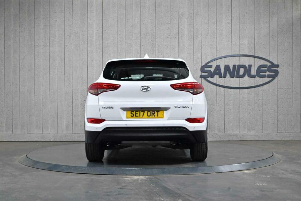 Hyundai Tucson 1.7 Crdi Blue Drive Se Nav Euro 6 Ss SE17ORT White #6