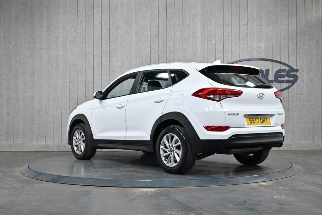Hyundai Tucson 1.7 Crdi Blue Drive Se Nav Euro 6 Ss SE17ORT White #3