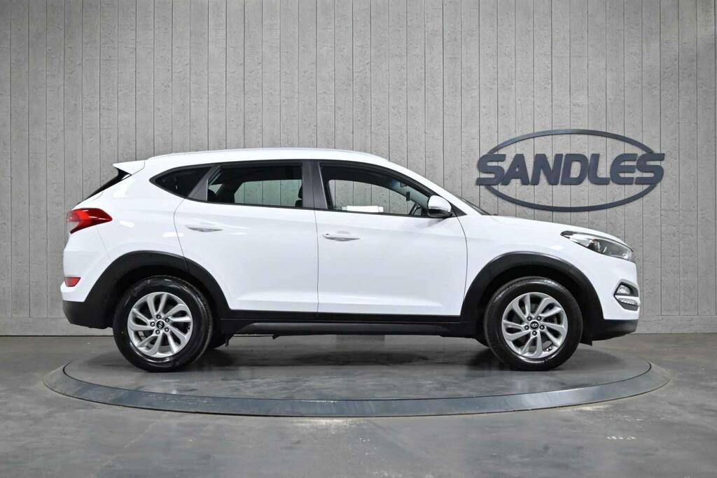 Hyundai Tucson 1.7 Crdi Blue Drive Se Nav Euro 6 Ss SE17ORT White #5