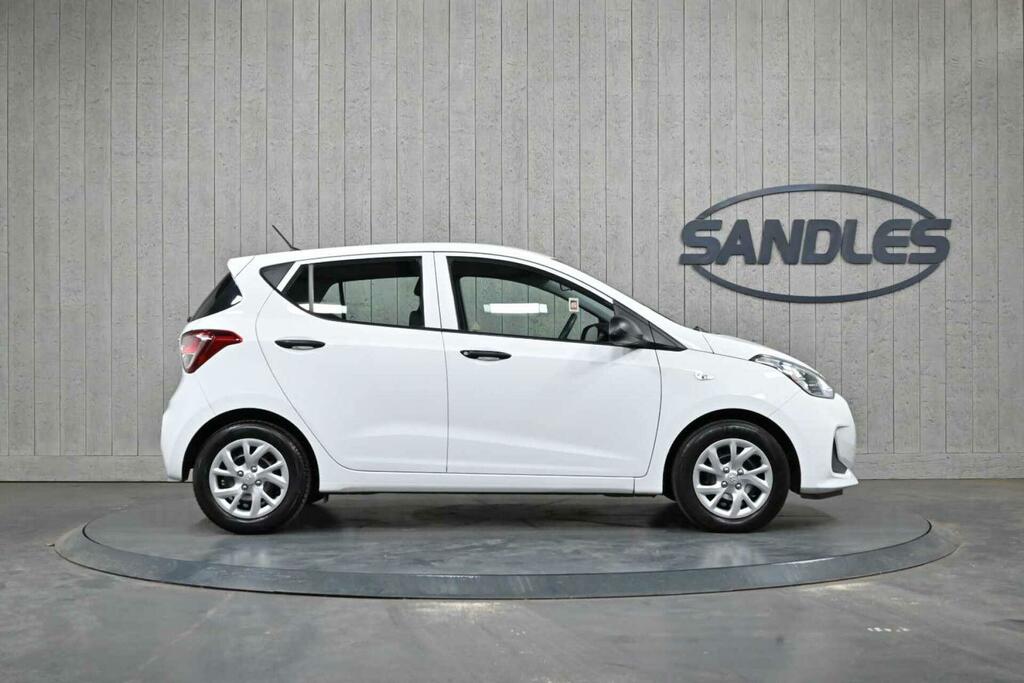 Hyundai I10 S White #3