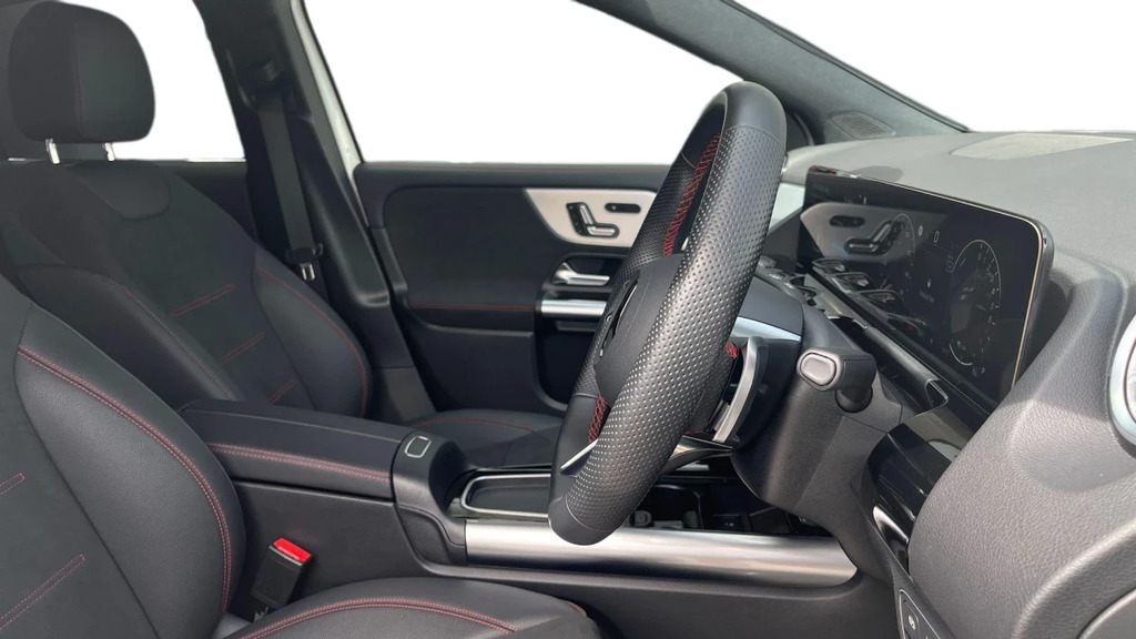 Mercedes-Benz GLA Class Gla 250 Amg Line Premium KN25CGG White #3