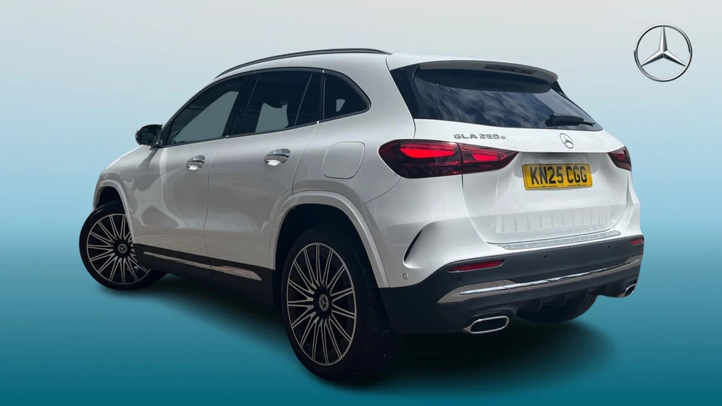 Mercedes-Benz GLA Class Gla 250 Amg Line Premium KN25CGG White #2