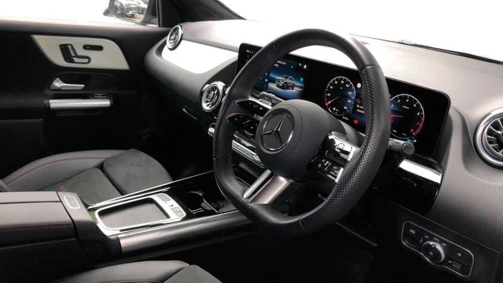 Mercedes-Benz GLA Class Gla 200 Amg Lne Premium M Black #3