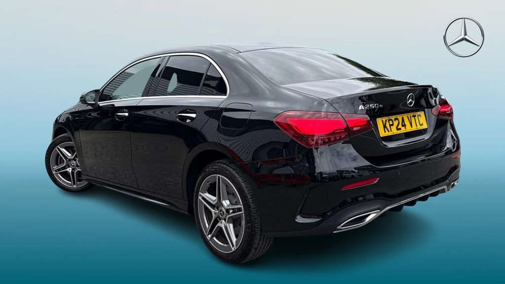 Mercedes-Benz A Class A 250 Amg Line Executive Black #2