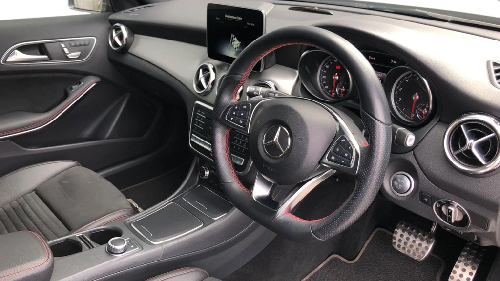 Mercedes-Benz GLA Class Gla 250 Amg Line Edition Grey #3