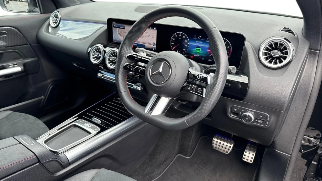 Mercedes-Benz GLA Class Gla 200 Amg Ln Executve M Black #3
