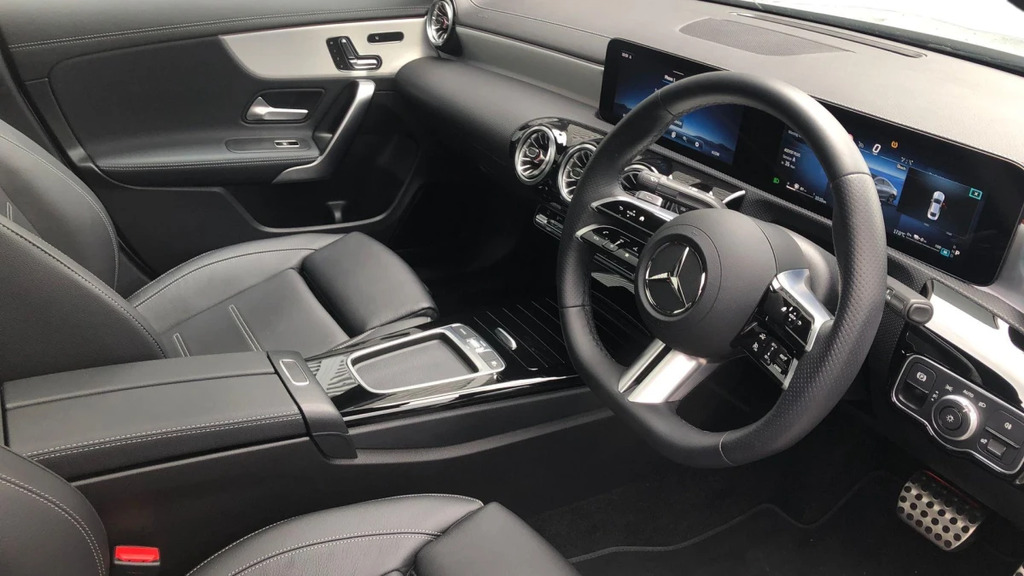 Mercedes-Benz CLA Class Cla 250 Amg Line Premium Silver #3