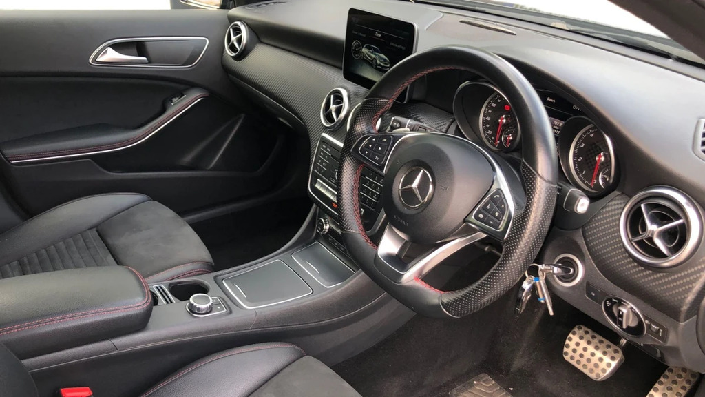 Mercedes-Benz A Class A 180 Amg Line Executive Black #3