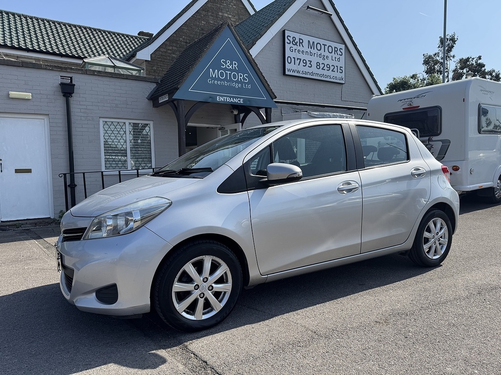 Toyota Yaris Dual Vvt-i Tr Silver #2