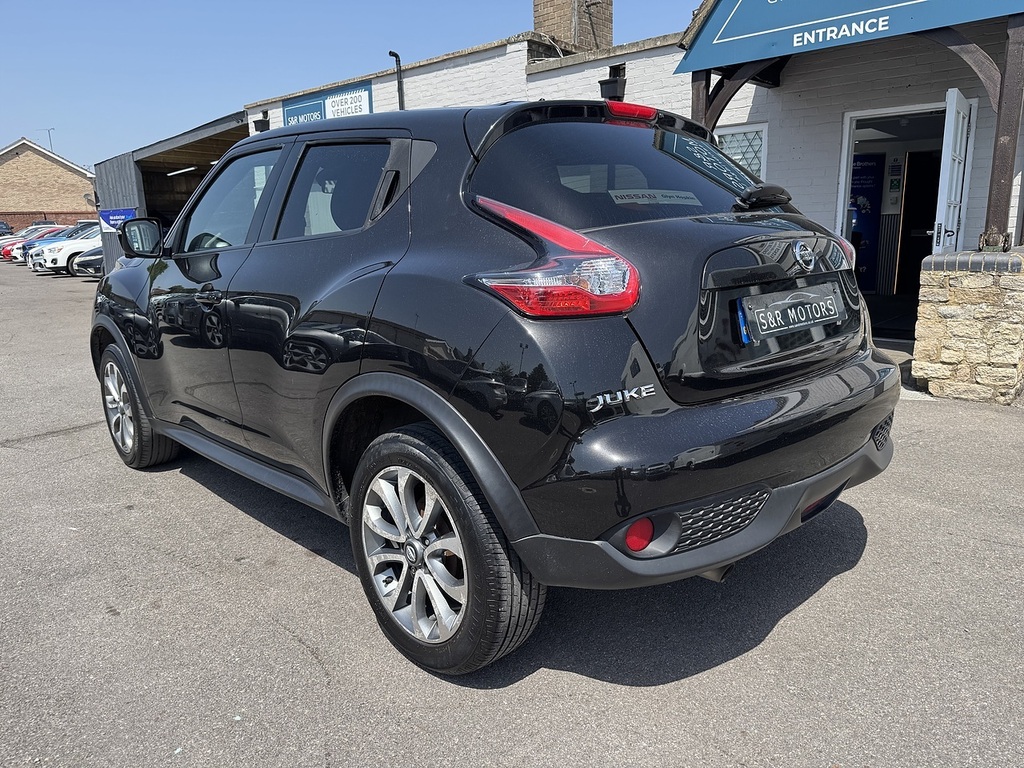 Nissan Juke Tekna Black #6