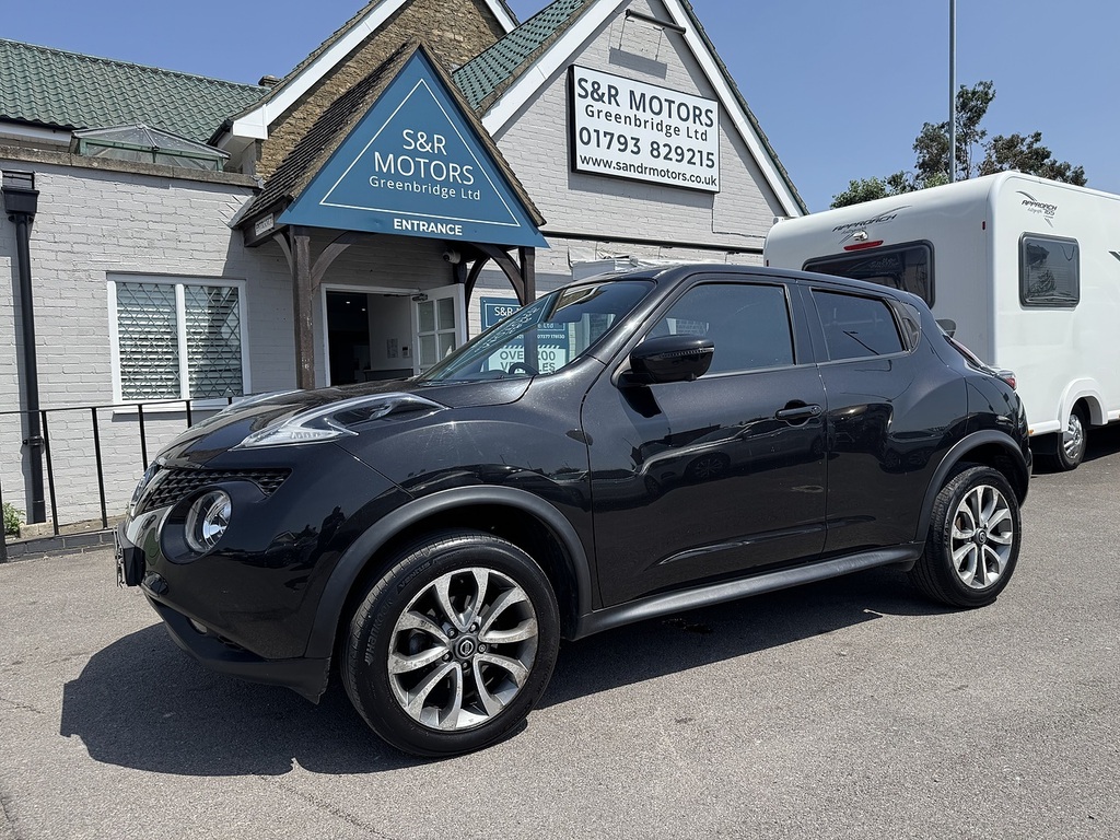 Nissan Juke Tekna Black #2