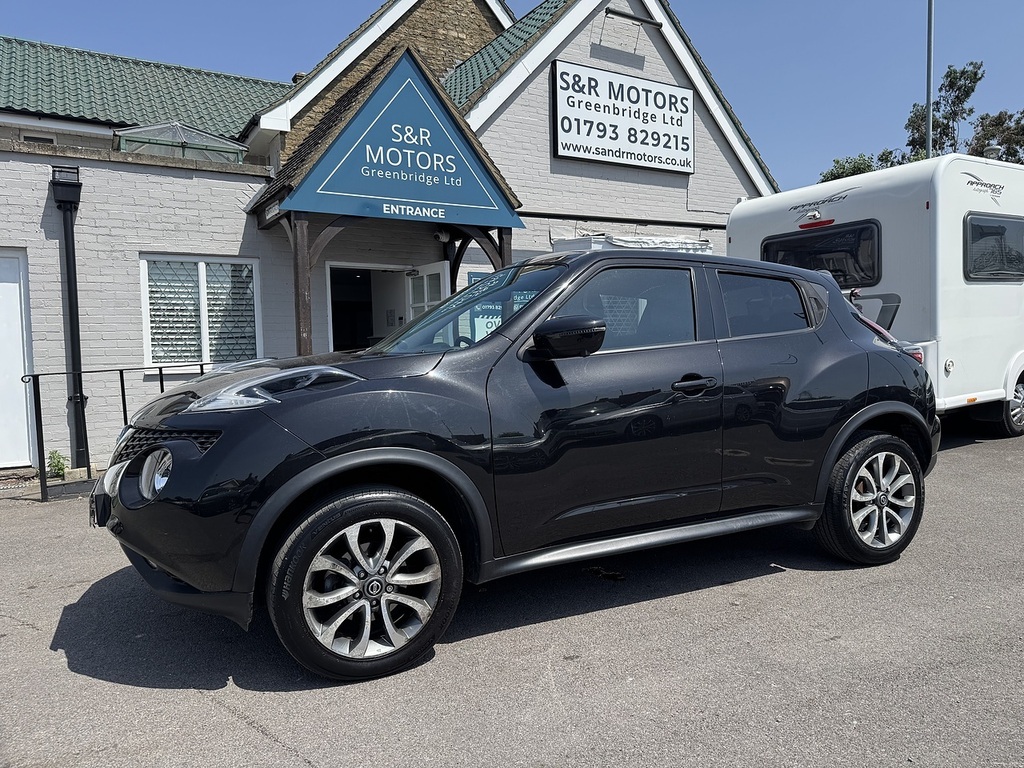 Nissan Juke Tekna Black #3