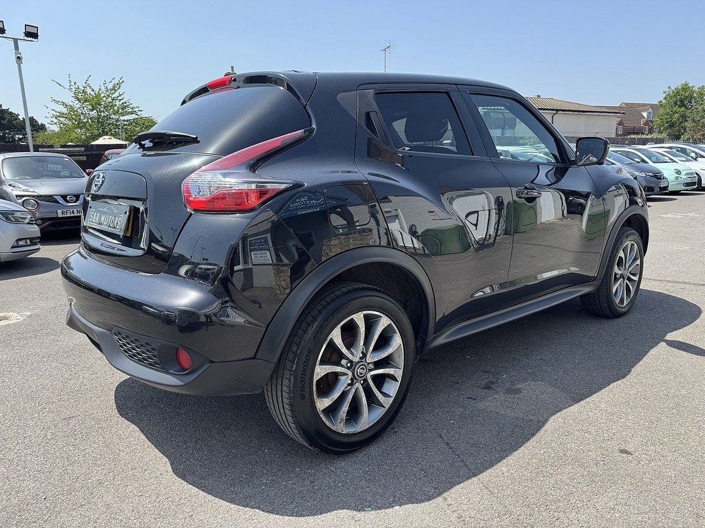 Nissan Juke Tekna Black #4