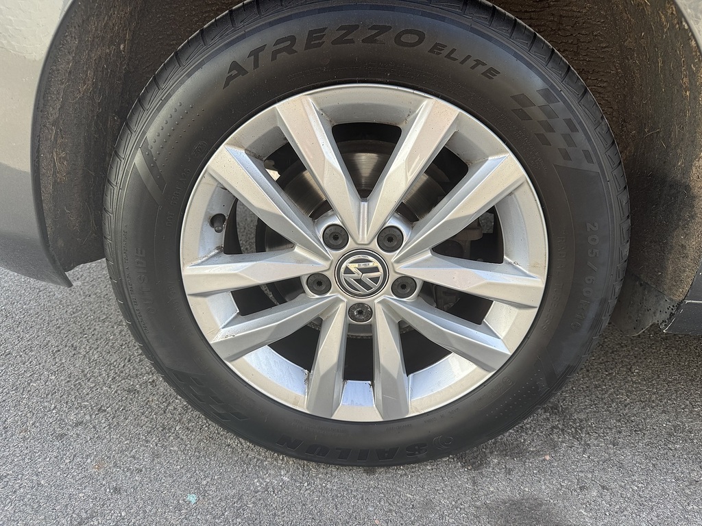 Volkswagen Touran Sel White #14