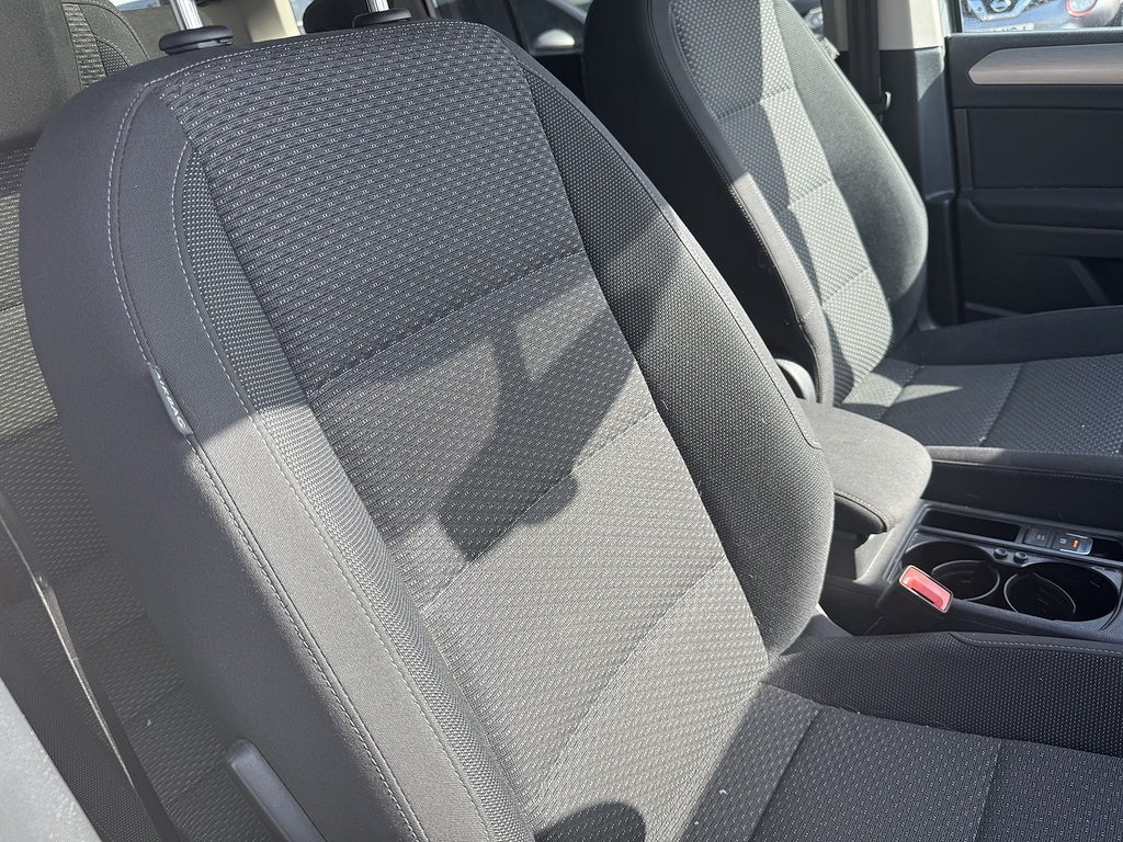 Volkswagen Touran Sel White #16