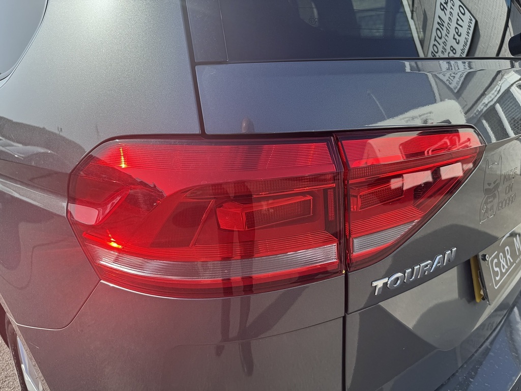 Volkswagen Touran Sel White #10
