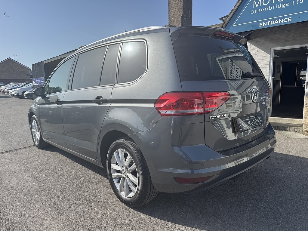 Volkswagen Touran Sel White #7