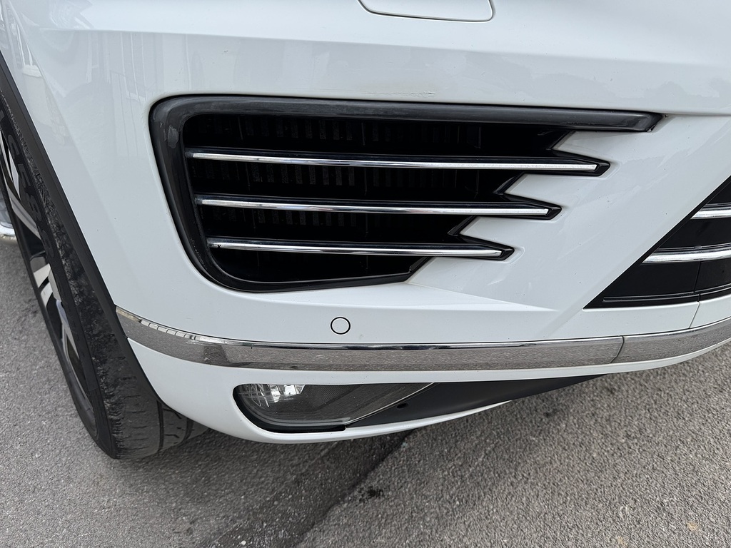 Volkswagen Touareg  Black #12