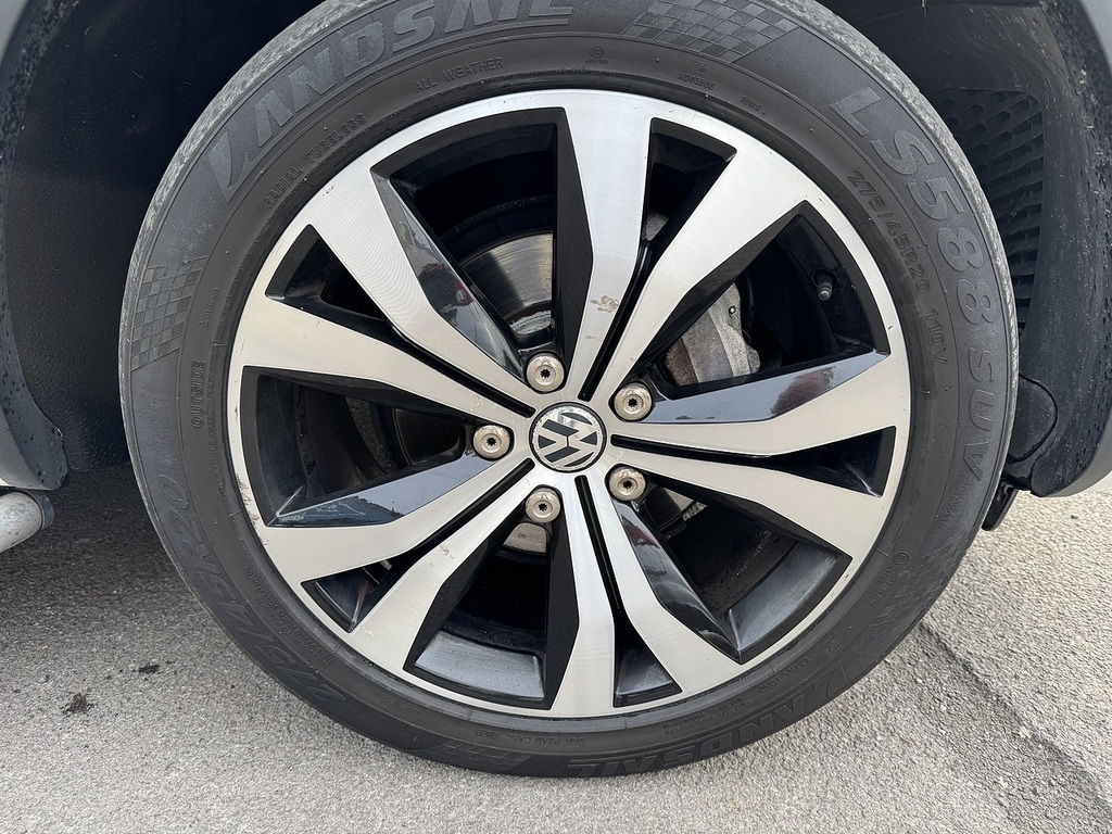 Volkswagen Touareg  Black #14