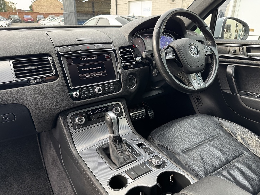 Volkswagen Touareg  Black #29