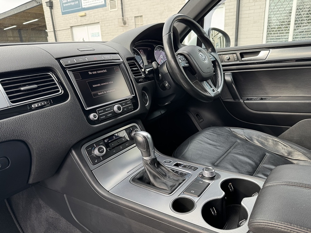 Volkswagen Touareg  Black #31