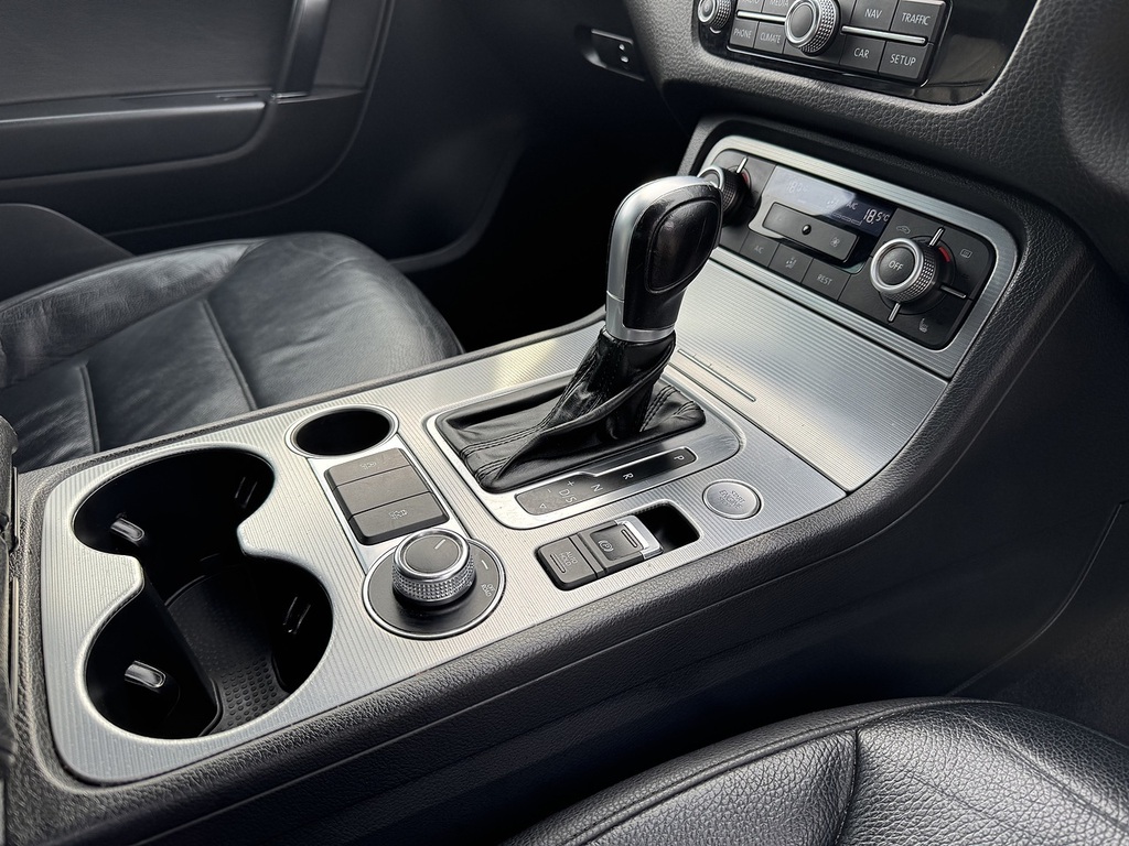 Volkswagen Touareg  Black #23