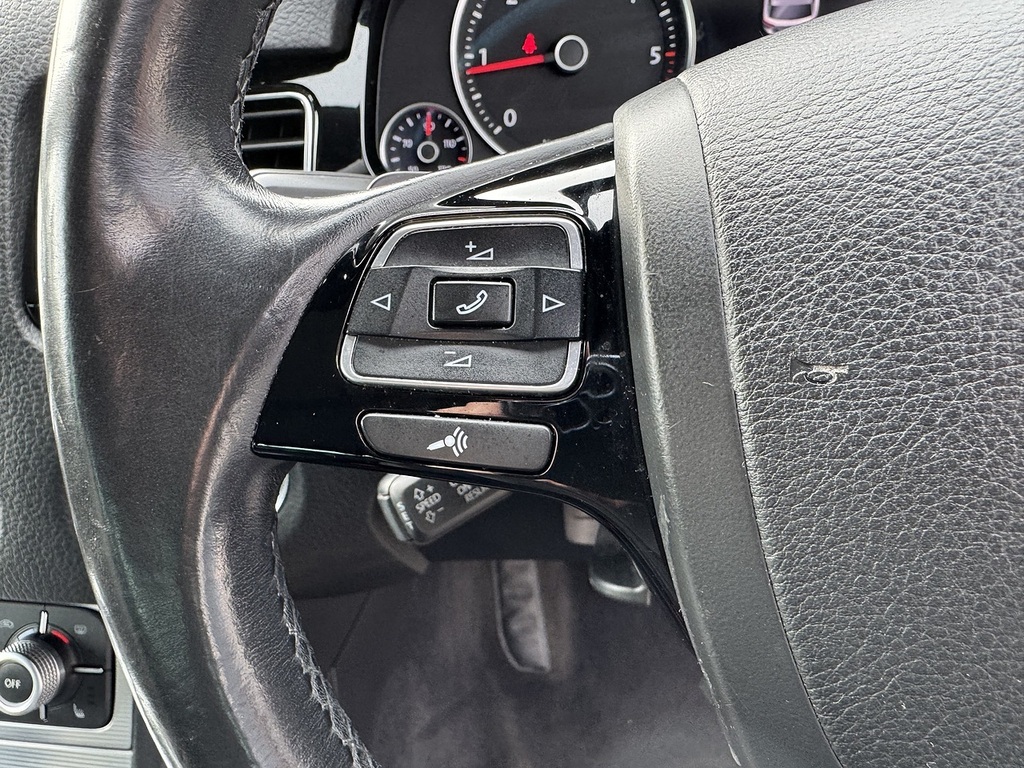 Volkswagen Touareg  Black #52