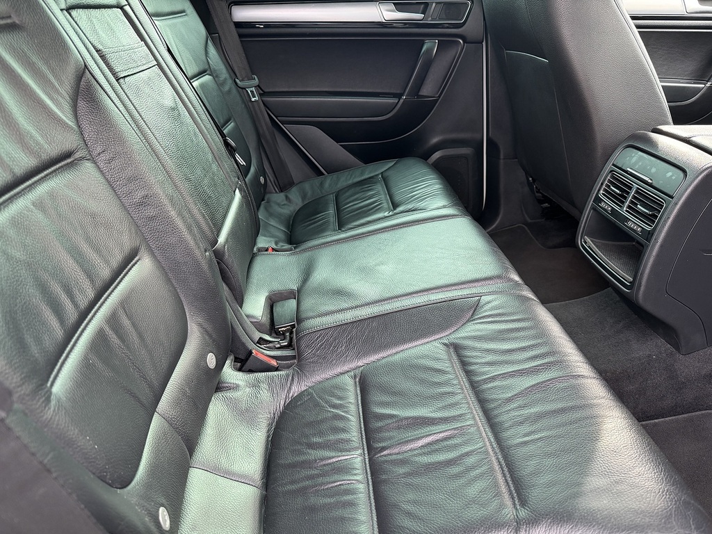 Volkswagen Touareg  Black #26