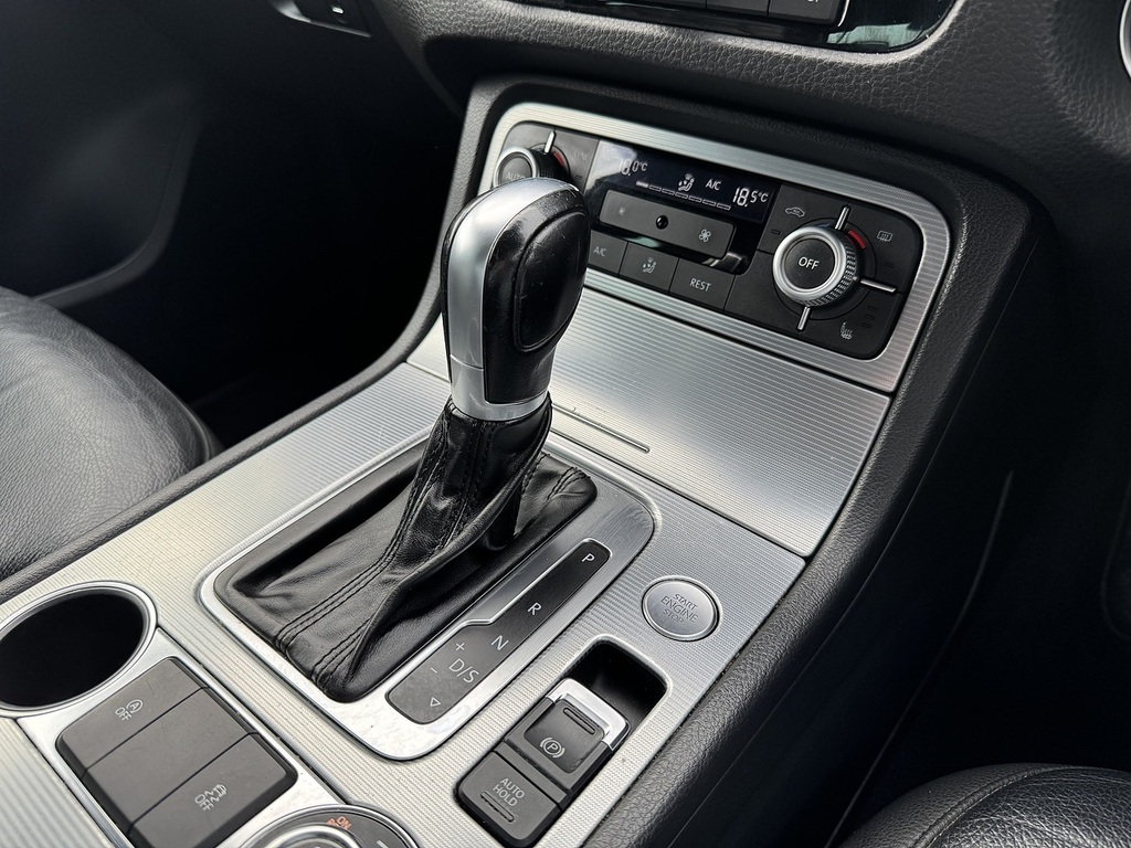 Volkswagen Touareg  Black #42