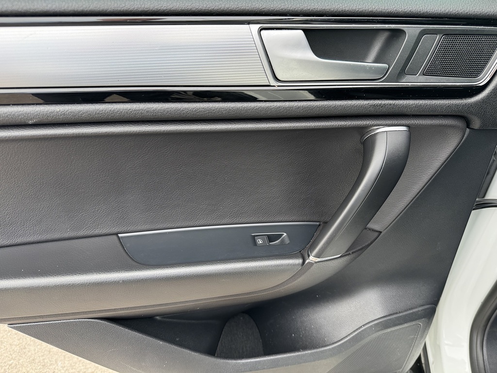 Volkswagen Touareg  Black #44