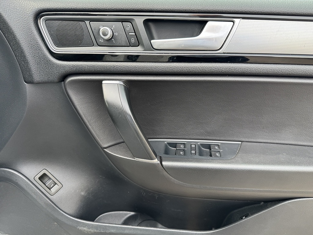 Volkswagen Touareg  Black #50